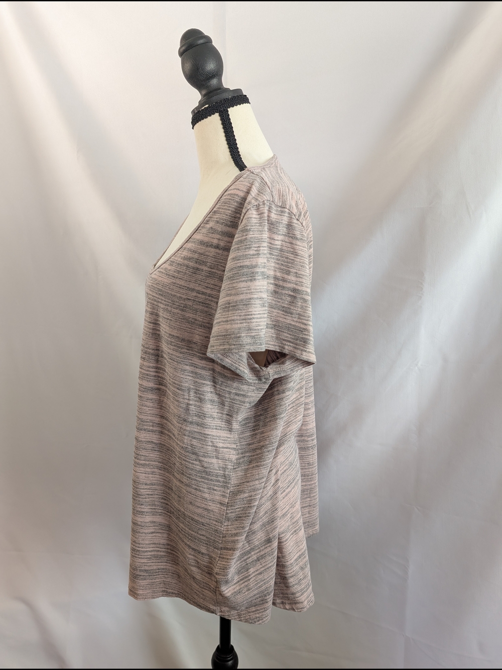 Lularoe Classic Tee Relaxed Scoop Neck Short Sleeve Tee in Blush Heather Size 1X - Picture 10 of 13